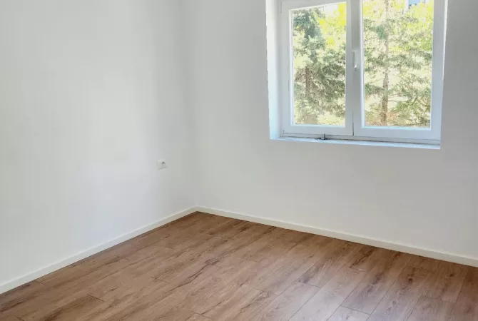 Shtepi ne shitje Apartament ne Tirane, 1+1, Mobilimi Bosh, pa mobiluar, Pagesa 125,000  Euro.