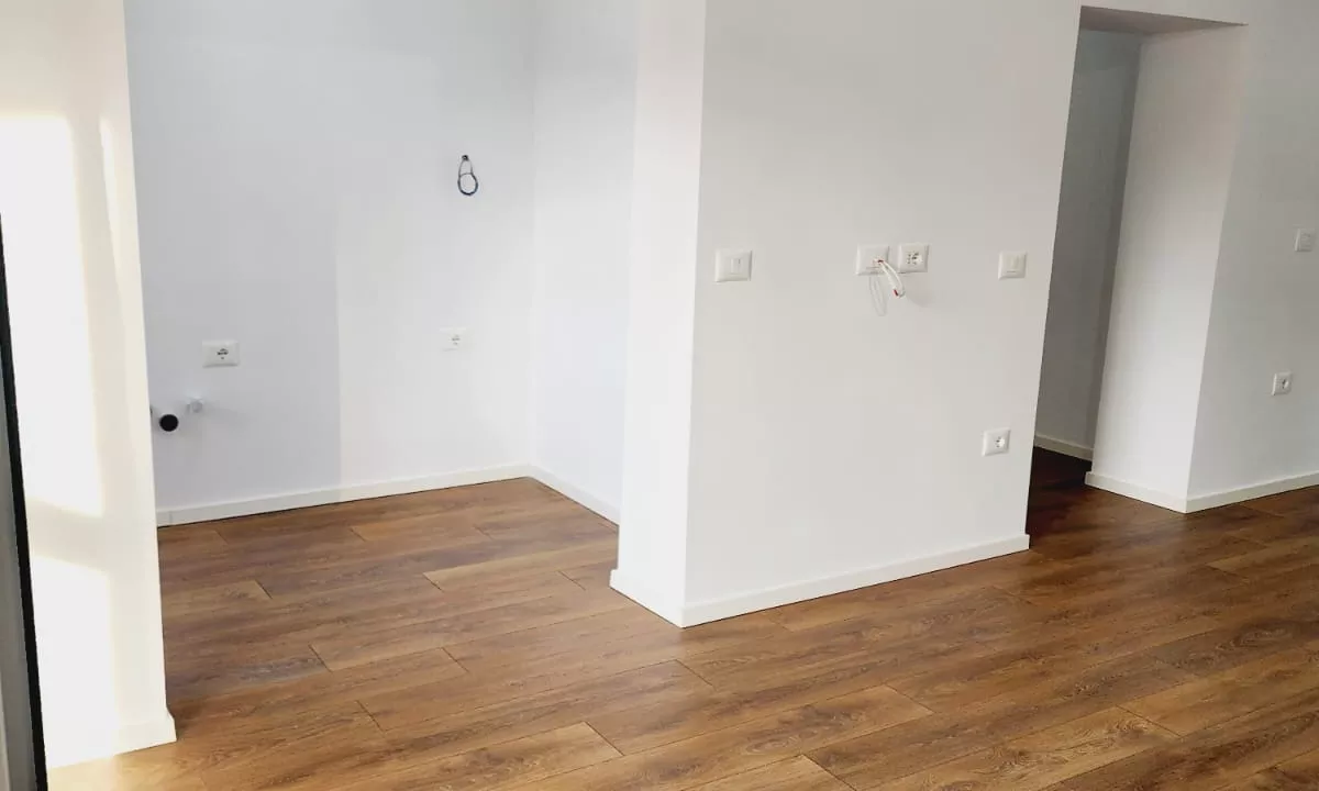 Shtepi ne shitje Apartament ne Tirane, 2+1, Mobilimi Bosh, pa mobiluar, Pagesa 155,000  Euro.