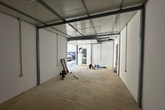 Business Property for Rent 4+1 in Tirana - 50,000 Leke