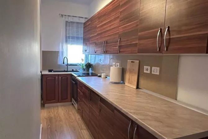 Shtepi ne shitje Apartament ne Tirane, 1+1, Mobilimi E mobiluar, Pagesa 154,000  Euro.