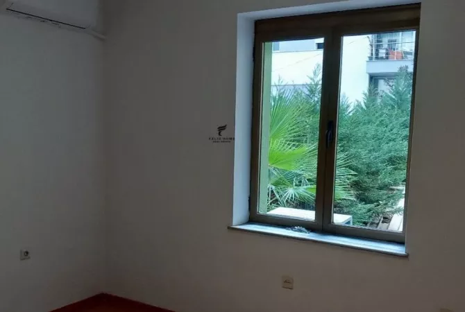 Business Property for Rent 3+1 in Tirana - 600 Euro