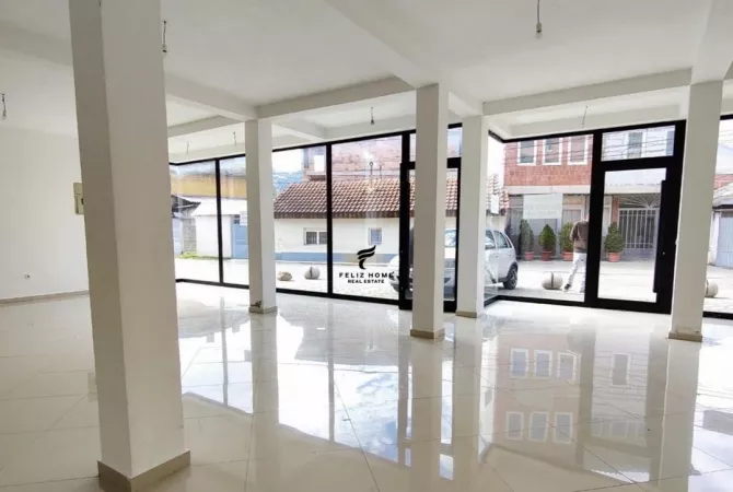 ZYRE ME QERA 466 m2 KINOSTUDIO 3800 EURO