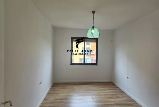 Shtepi ne shitje Apartament ne Tirane, 2+1, Mobilimi Bosh, pa mobiluar, Pagesa 165,000  Euro.