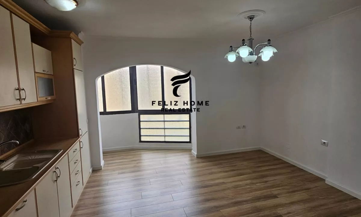 Shtepi ne shitje Apartament ne Tirane, 2+1, Mobilimi Bosh, pa mobiluar, Pagesa 165,000  Euro.