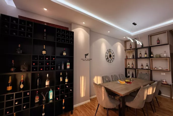 SHITET APARTAMENT PENTHHOUSE QESARAKE 300.000 EURO