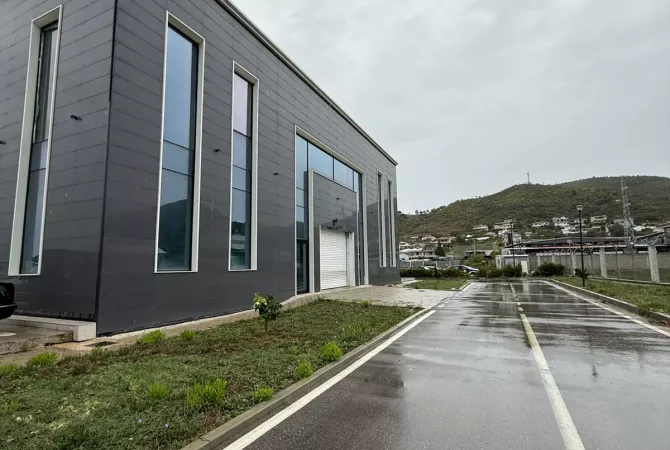 KAPANON ME QERA 650 M2 PEZE HELMES 2000 EURO