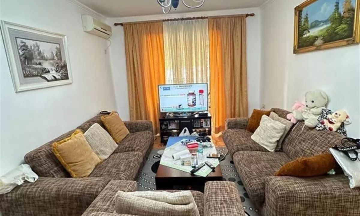 Shtepi ne shitje Apartament ne Tirane, 3+1, Mobilimi E mobiluar, Pagesa 190,000  Euro.
