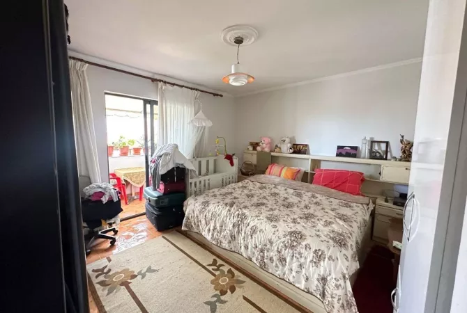 Shtepi ne shitje Apartament ne Tirane, 3+1, Mobilimi E mobiluar, Pagesa 190,000  Euro.