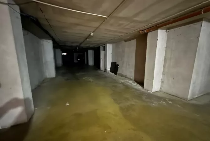 SHITEN 27 POSTE PARKIMI 1300 M2 RRUGA 5 MAJ 405.000 EURO