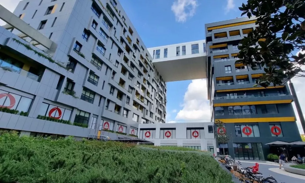 SHITET AMBIENT BIZNESI 275 M2 RRUGA E KAVAJES 1.100.000 EURO