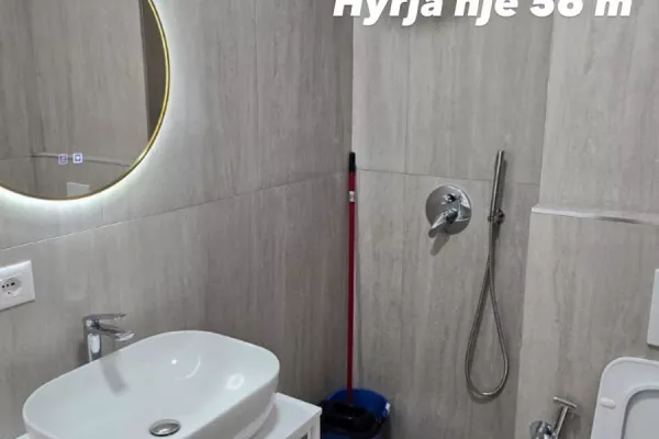 Shtepi ne shitje Apartament ne Tirane, 1+1, Mobilimi Bosh, pa mobiluar, Pagesa 117,000  Euro.