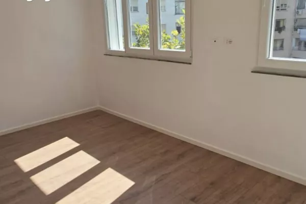 Shtepi ne shitje Apartament ne Tirane, 1+1, Mobilimi Bosh, pa mobiluar, Pagesa 102,000  Euro.