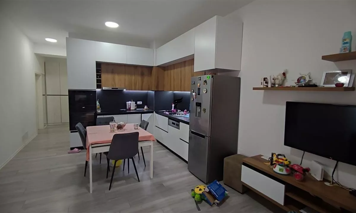 Shtepi ne shitje Apartament ne Tirane, 2+1, Mobilimi E mobiluar, Pagesa 175,000  Euro.