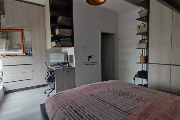 Shtepi ne shitje Apartament ne Tirane, 2+1, Mobilimi E mobiluar, Pagesa 175,000  Euro.