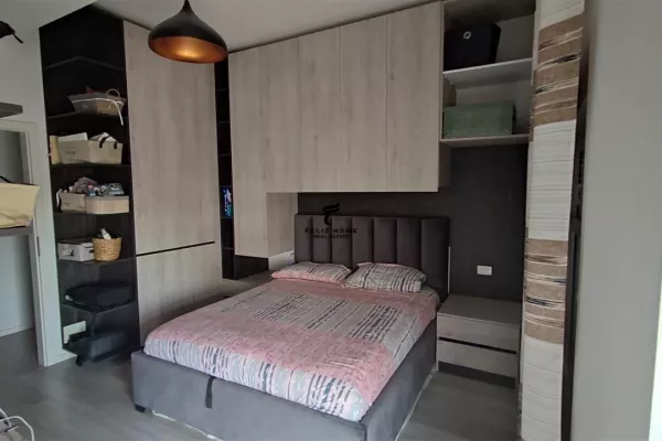 Shtepi ne shitje Apartament ne Tirane, 2+1, Mobilimi E mobiluar, Pagesa 175,000  Euro.