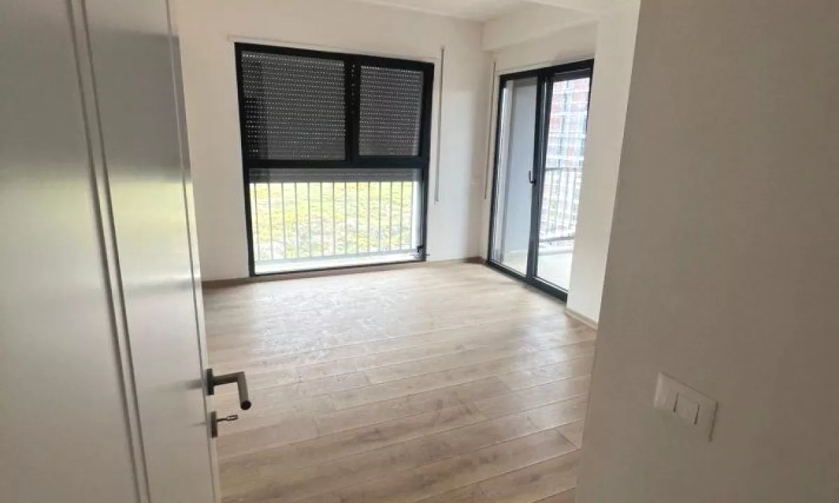 ZYRE ME QERA 2+1+POST PARKIMI BULEVARDI RI 670 EURO