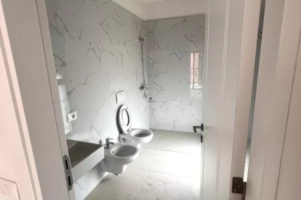 ZYRE ME QERA 2+1+POST PARKIMI BULEVARDI RI 670 EURO