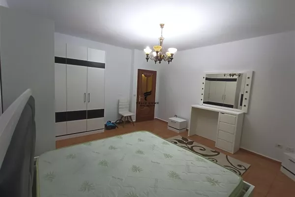 Shtepi me qera Apartament ne Tirane, 3+1, Mobilimi E mobiluar, Pagesa 50,000  Leke.