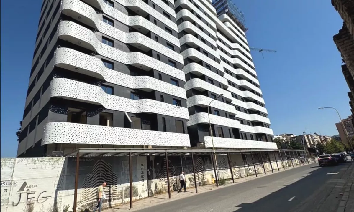 Shtepi ne shitje Apartament ne Tirane, 2+1, Mobilimi Bosh, pa mobiluar, Pagesa 271,000  Euro.