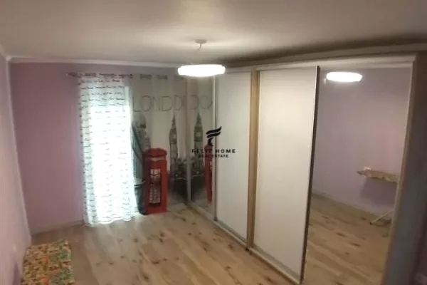 Shtepi ne shitje Apartament ne Tirane, 2+1, Mobilimi E mobiluar, Pagesa 165,000  Euro.