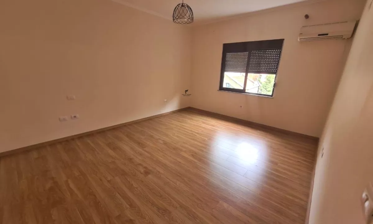 Shtepi me qera Apartament ne Tirane, 2+1, Mobilimi Bosh, pa mobiluar, Pagesa 600  Euro.