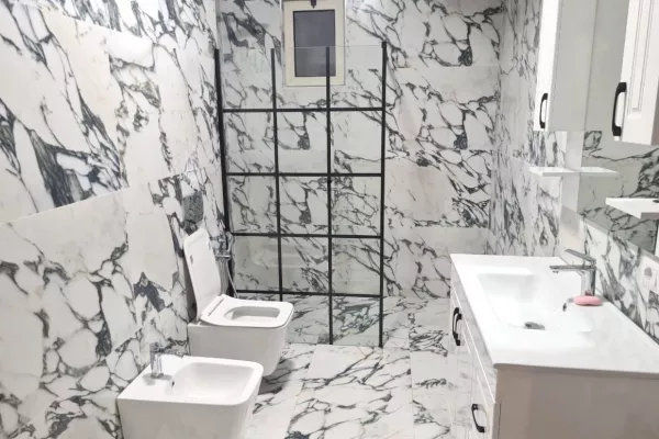 Shtepi me qera Apartament ne Tirane, 2+1, Mobilimi Bosh, pa mobiluar, Pagesa 600  Euro.