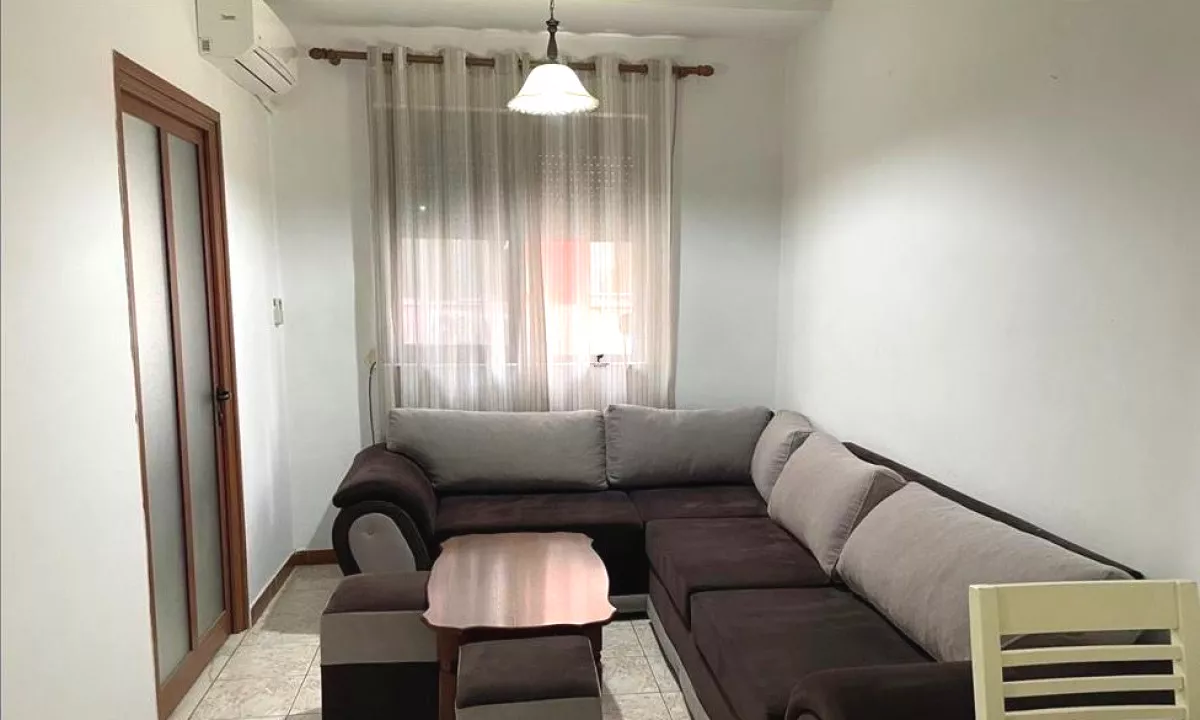 Shtepi ne shitje Apartament ne Tirane, 1+1, Mobilimi E mobiluar, Pagesa 135,000  Euro.