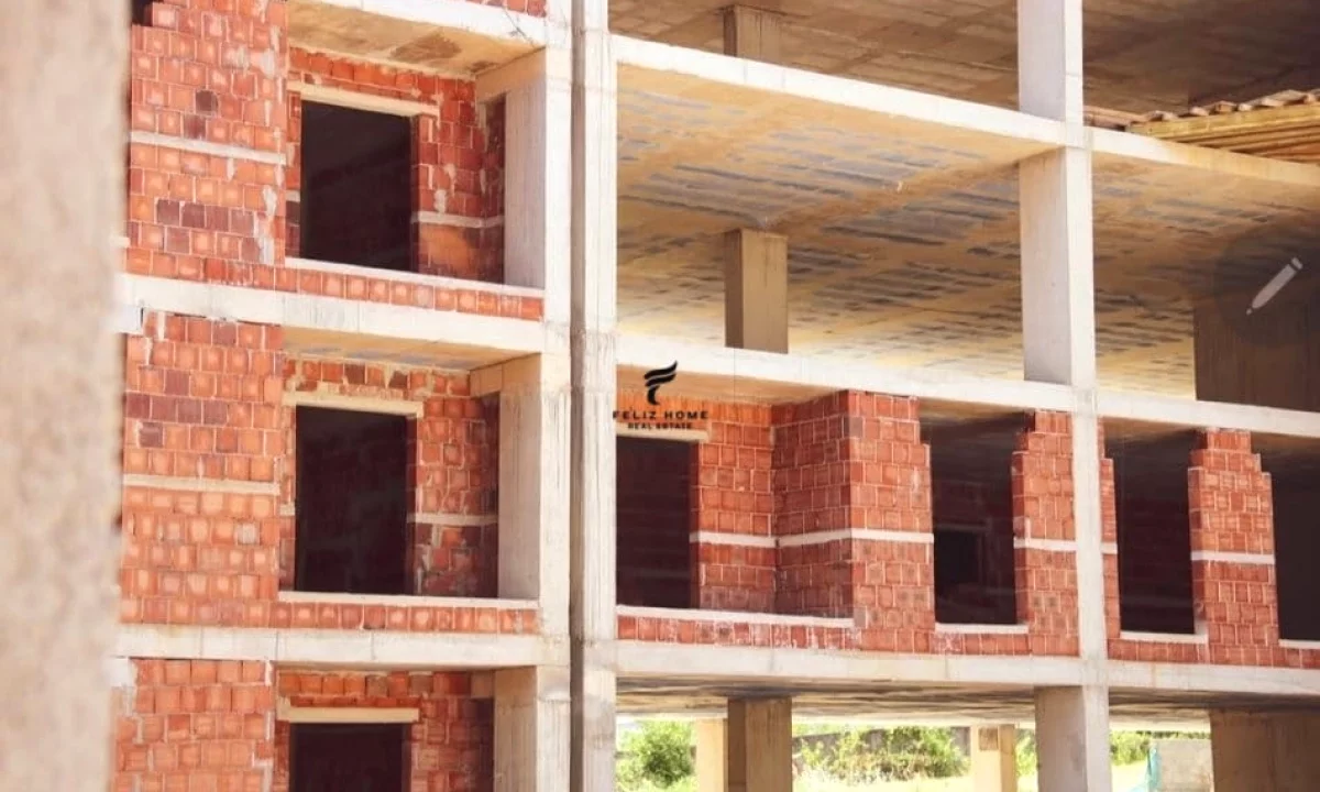 Shtepi ne shitje Apartament ne Tirane, 3+1, Mobilimi Bosh, pa mobiluar, Pagesa 94,500  Euro.