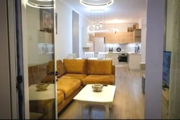 Shtepi me qera Apartament ne Tirane, 2+1, Mobilimi E mobiluar, Pagesa 1,200  Euro.