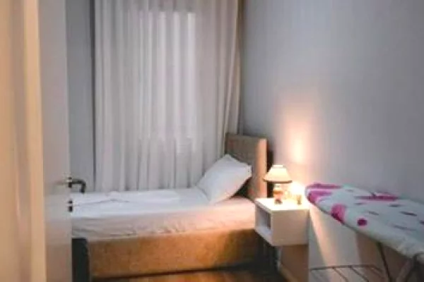 Shtepi me qera Apartament ne Tirane, 2+1, Mobilimi E mobiluar, Pagesa 1,200  Euro.