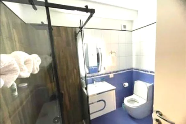 Shtepi me qera Apartament ne Tirane, 2+1, Mobilimi E mobiluar, Pagesa 1,200  Euro.