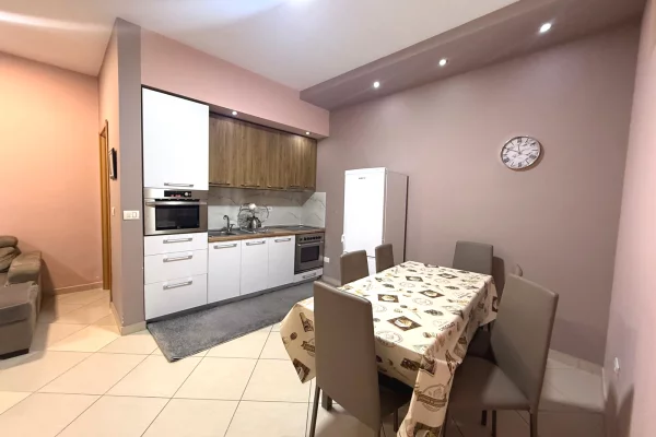 Shtepi me qera Apartament ne Tirane, 2+1, Mobilimi E mobiluar, Pagesa 600  Euro.