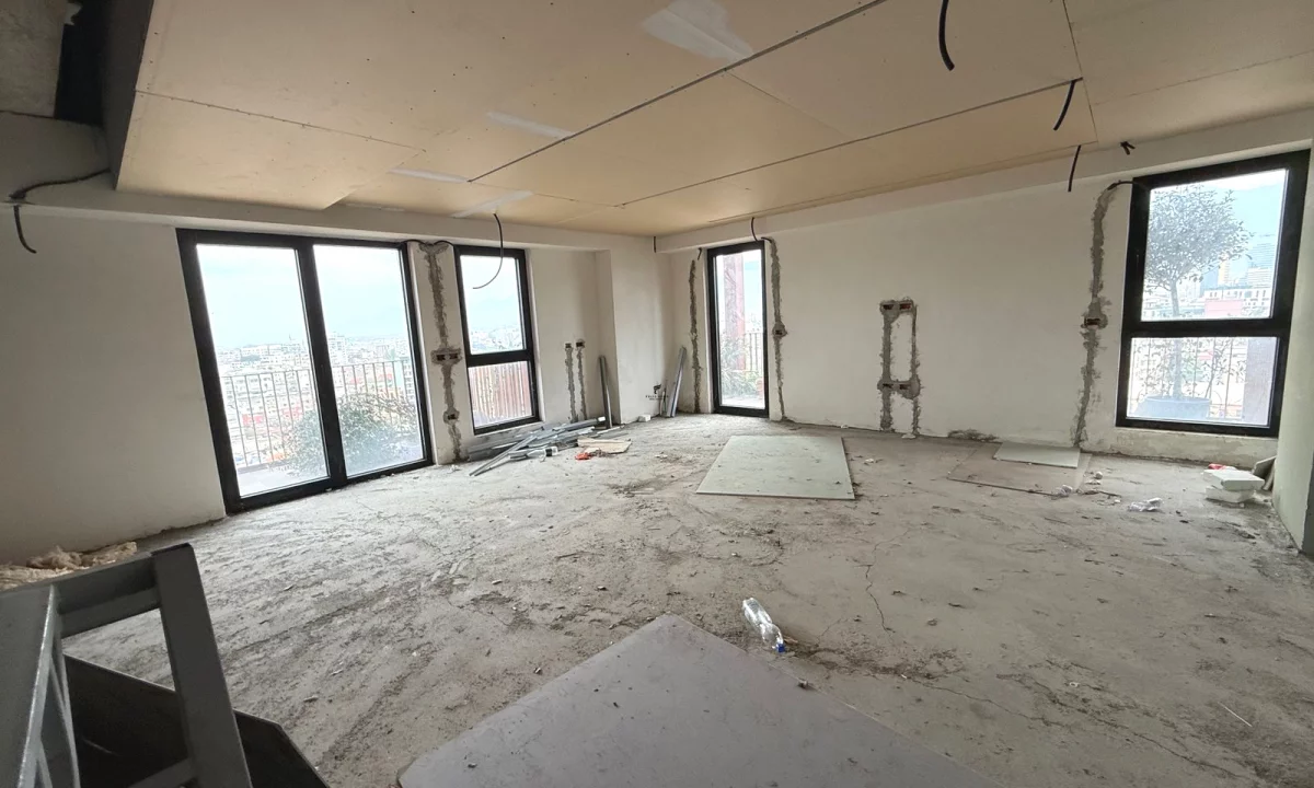 Shtepi ne shitje Apartament ne Tirane, 3+1, Mobilimi Bosh, pa mobiluar, Pagesa 530,000  Euro.