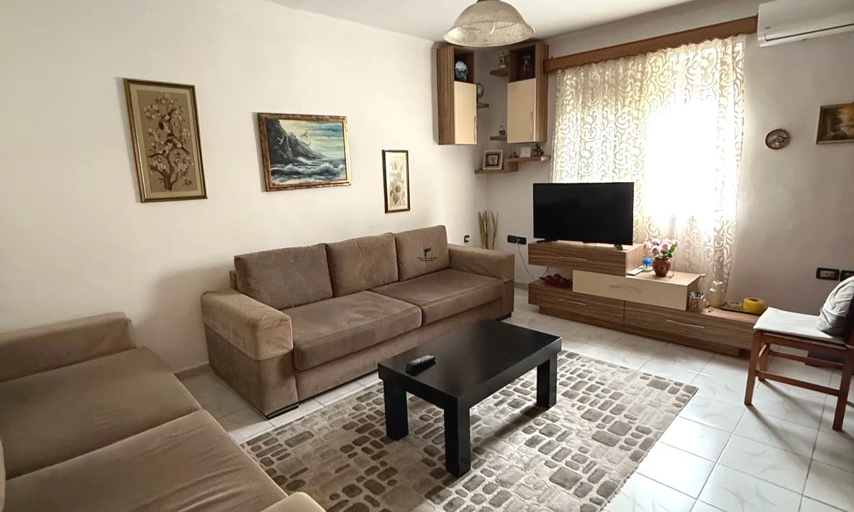 Shtepi ne shitje Apartament ne Tirane, 2+1, Mobilimi E mobiluar, Pagesa 210,000  Euro.