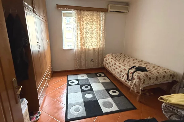 Shtepi ne shitje Apartament ne Tirane, 2+1, Mobilimi E mobiluar, Pagesa 210,000  Euro.