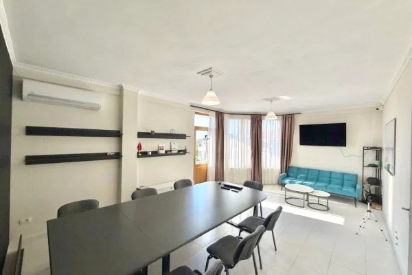 ZYRE ME QERA 150 M2 ALI DEMI 650 EURO