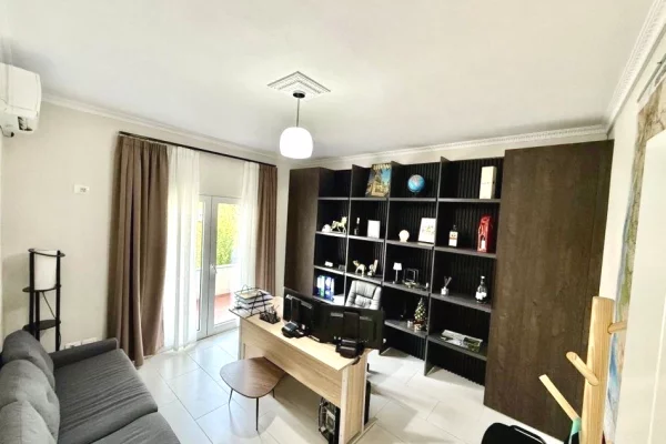 Business Property for Rent 3+1 in Tirana - 650 Euro