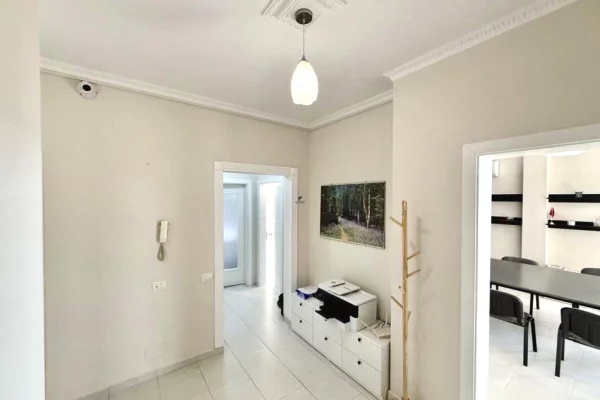 ZYRE ME QERA 150 M2 ALI DEMI 650 EURO