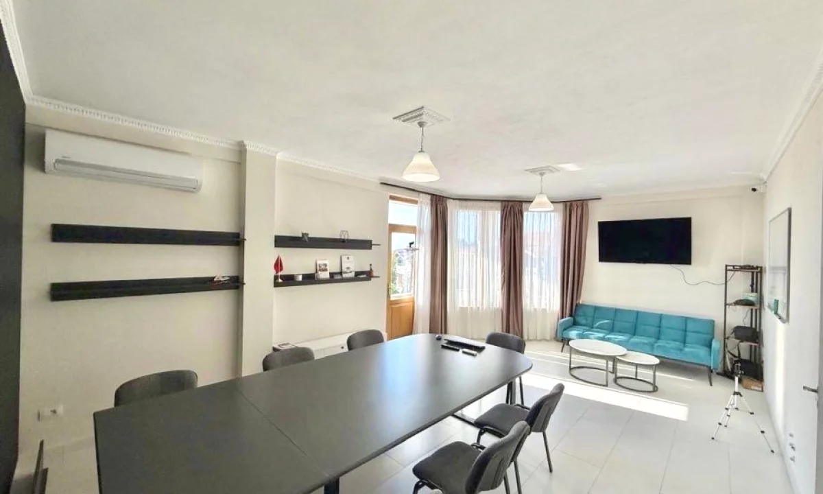 ZYRE ME QERA 150 M2 ALI DEMI 650 EURO