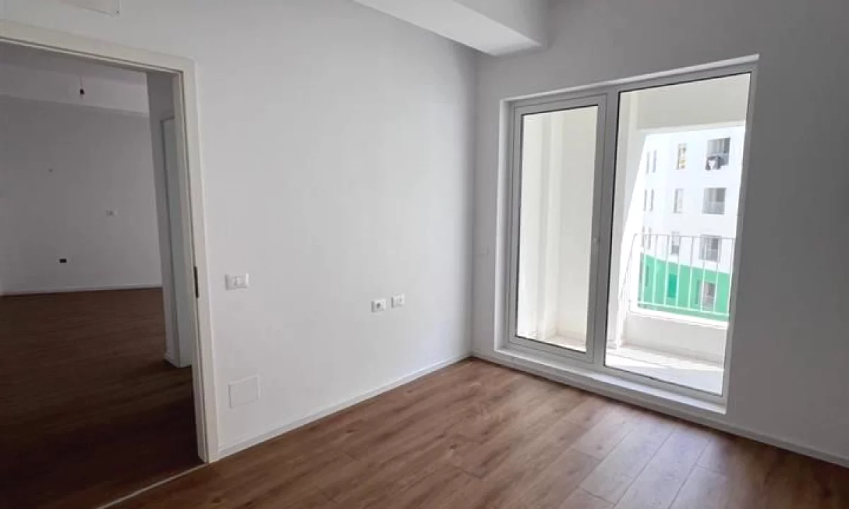 Shtepi ne shitje Apartament ne Tirane, 1+1, Mobilimi Bosh, pa mobiluar, Pagesa 100,000  Euro.