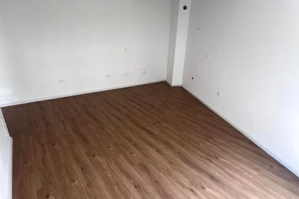 Shtepi ne shitje Apartament ne Tirane, 1+1, Mobilimi Bosh, pa mobiluar, Pagesa 100,000  Euro.