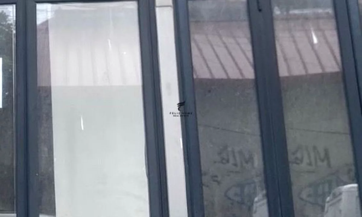 DYQAN ME QERA 150 M2 RRUGA E KAVAJES 1500 EURO