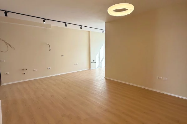 Business Property for Rent 3+1 in Tirana - 600 Euro