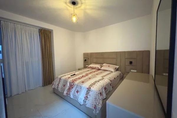 Shtepi me qera Apartament ne Tirane, 1+1, Mobilimi E mobiluar, Pagesa 550  Euro.