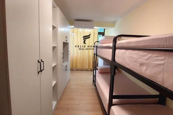 Shtepi ne shitje Apartament ne Tirane, 2+1, Mobilimi E mobiluar, Pagesa 284,000  Euro.