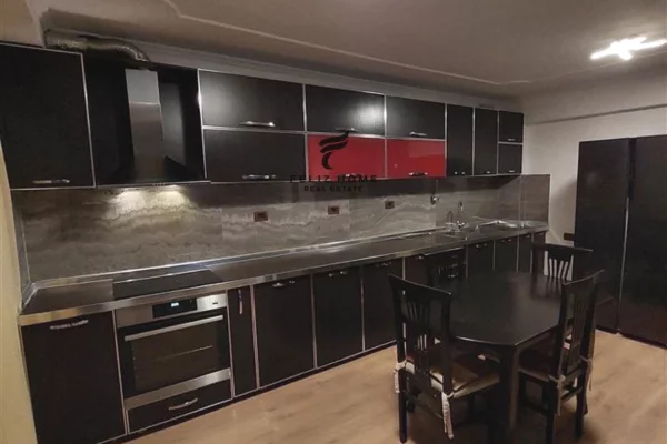 Shtepi ne shitje Apartament ne Tirane, 2+1, Mobilimi E mobiluar, Pagesa 284,000  Euro.