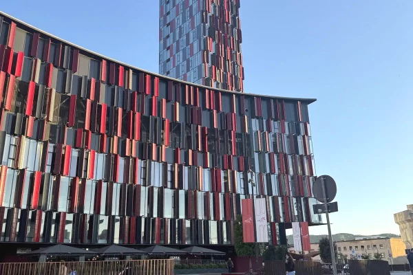 Ambient biznesi me qera 3+1 ne Tirane - 6,900 Euro