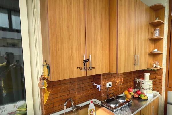 Shtepi me qera Apartament ne Tirane, 1+1, Mobilimi E mobiluar, Pagesa 550  Euro.