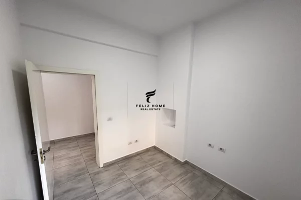 ZYRE ME QERA 75 M2 RRUGA E DIBRES 500 EURO