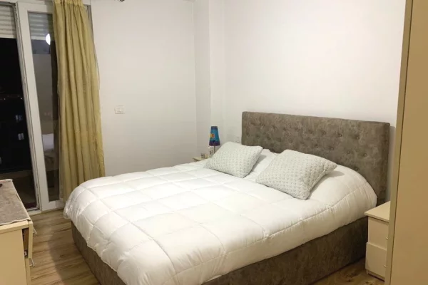 Shtepi me qera Apartament ne Tirane, 1+1, Mobilimi E mobiluar, Pagesa 520  Euro.
